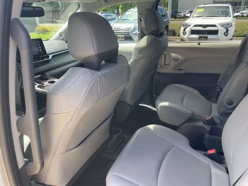 Used 2021 Toyota Sienna XLE w/ XLE Plus Package AWD/4WD image 19