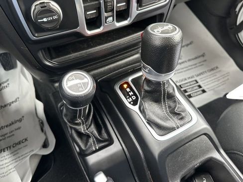 Used 2020 Jeep Wrangler Unlimited Sahara image 25