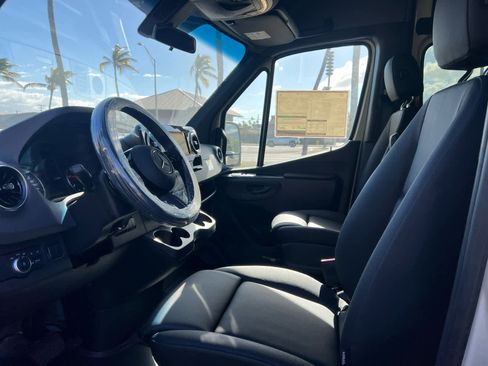 New 2025 Mercedes-Benz Sprinter 2500 image 9