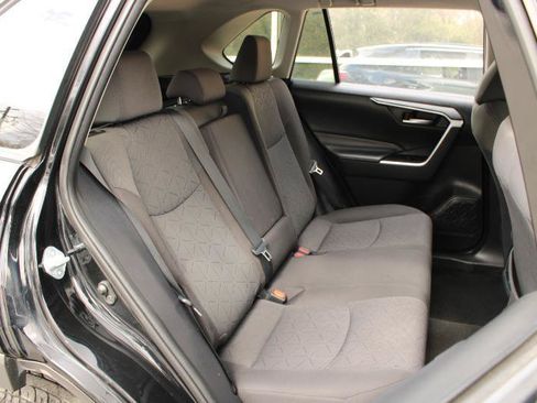 Used 2021 Toyota RAV4 XLE FWD image 13