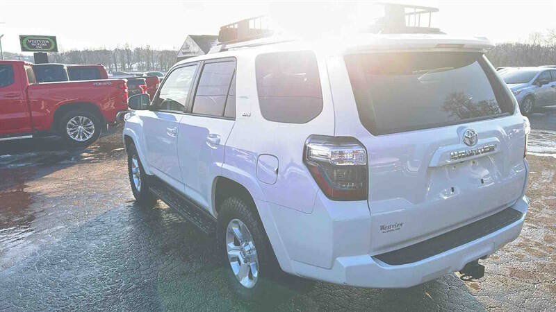 Used 2018 Toyota 4Runner SR5 AWD/4WD image 4