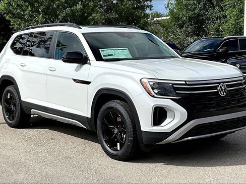 New 2026 Volkswagen Atlas Peak Edition AWD/4WD image 2