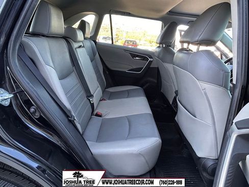 Used 2021 Toyota RAV4 XLE Premium image 23