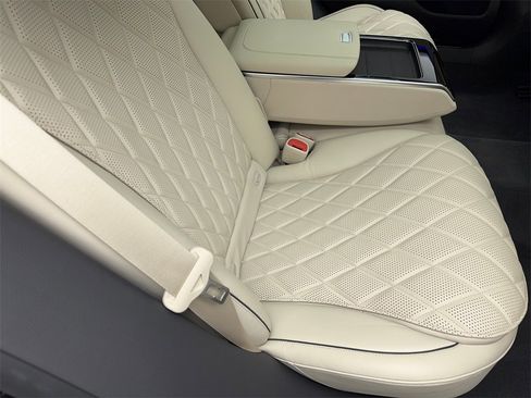 Used 2022 Mercedes-Benz S 500 4MATIC w/ Warmth & Comfort Package image 53