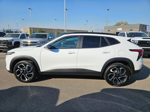 Used 2026 Chevrolet Trax RS w/ Sunroof Package FWD image 7