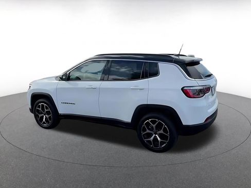 Used 2025 Jeep Compass Limited image 10