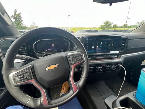 Used 2024 Chevrolet Silverado 1500 LT w/ Z71 Off-Road Package AWD/4WD image 6