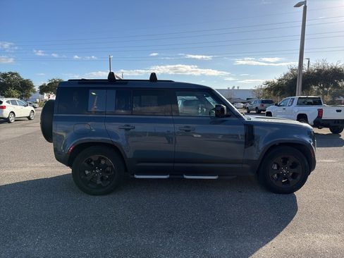 Used 2023 Land Rover Defender 110 SE image 4