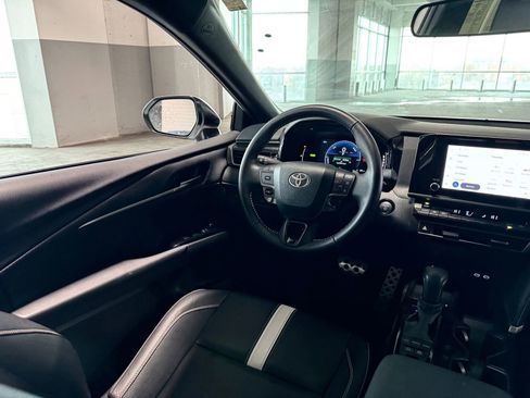 Used 2025 Toyota Camry SE FWD image 37
