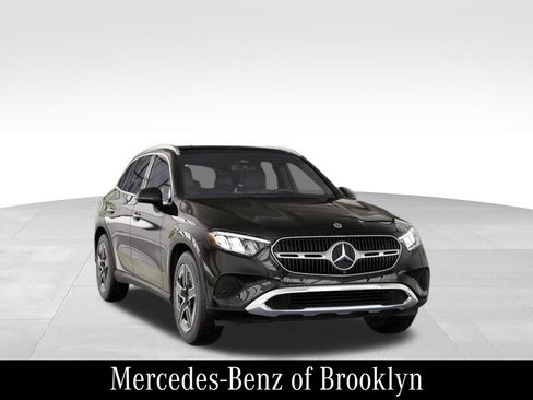 Used 2026 Mercedes-Benz GLC 300 4MATIC image 12