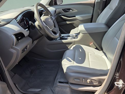 Certified 2020 Chevrolet Traverse LT w/ LT Premium Package FWD image 9