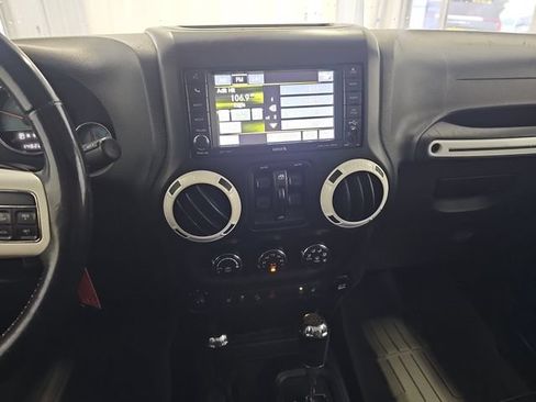 Used 2014 Jeep Wrangler Unlimited Sahara AWD/4WD image 17