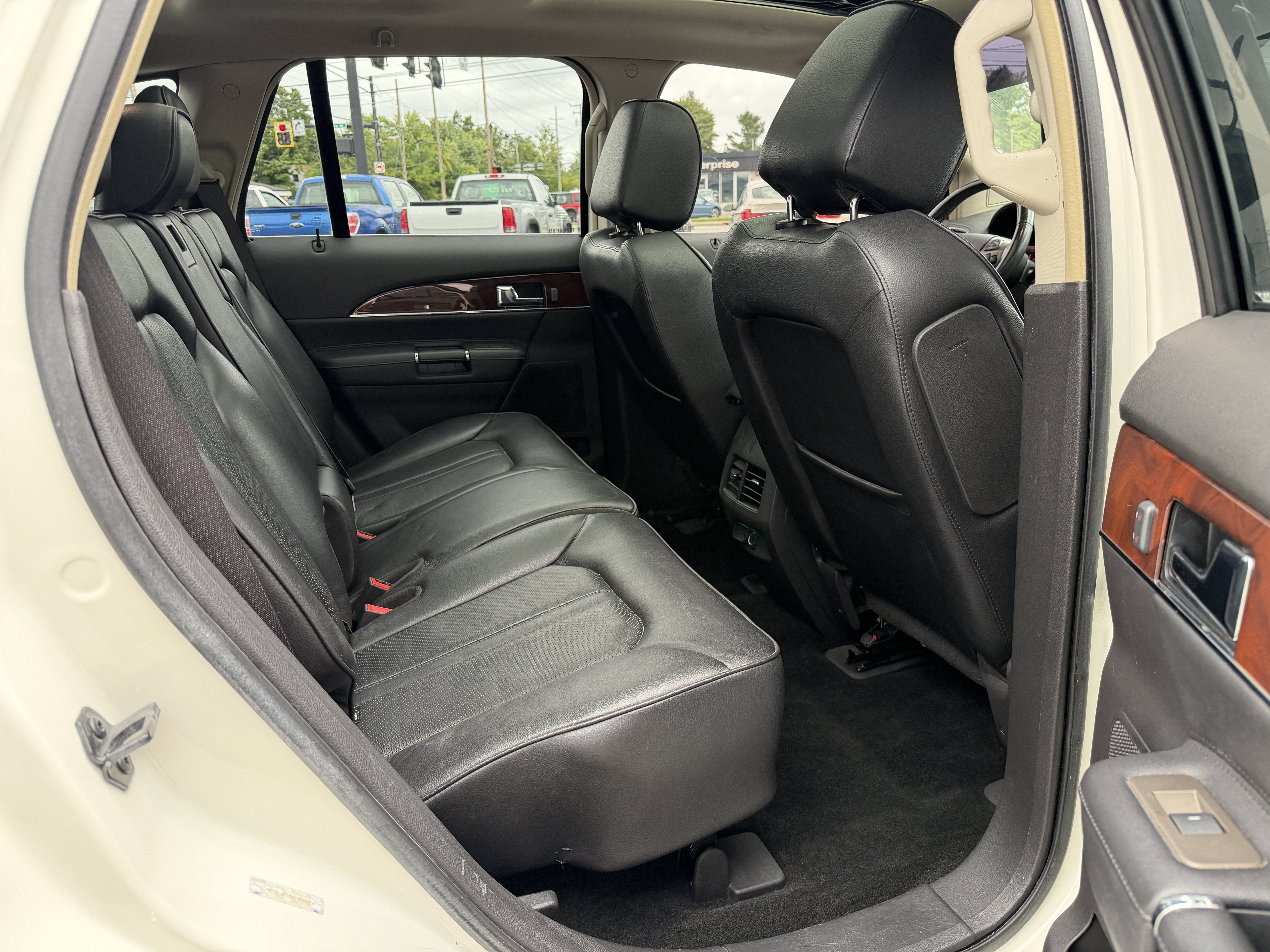 Used 2012 Lincoln MKX AWD image 16