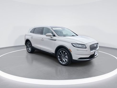 Used 2022 Lincoln Nautilus Reserve image 2