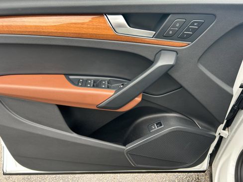 Used 2021 Audi Q5 Premium w/ Convenience Package image 16