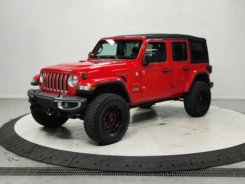 Used 2020 Jeep Wrangler Unlimited Sahara AWD/4WD image 4