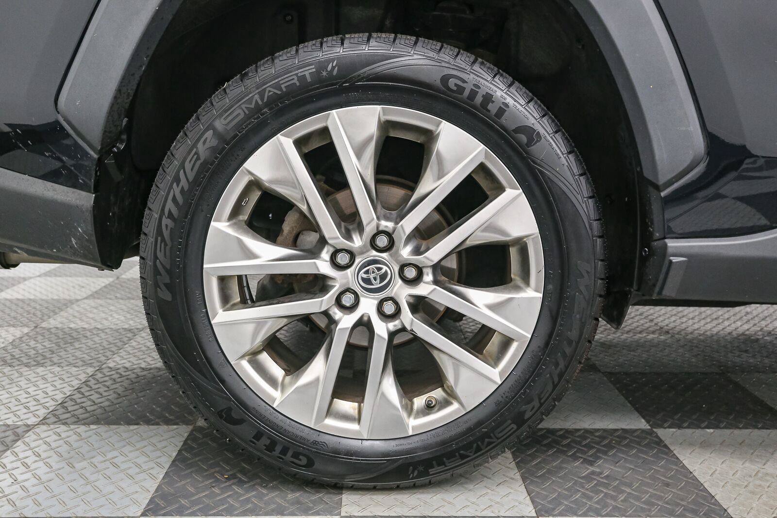 Used 2019 Toyota RAV4 XLE Premium w/ Cold Weather Package AWD/4WD image 16