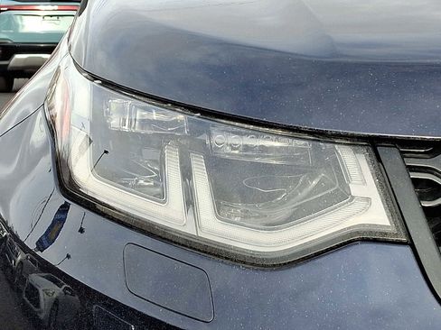 Used 2023 Land Rover Discovery Sport SE image 9