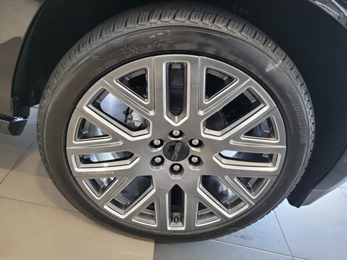 New 2026 GMC Yukon Denali Ultimate AWD/4WD image 4