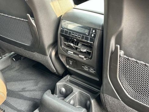 Used 2024 Jeep Grand Cherokee L Altitude image 11