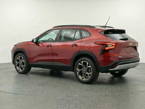 Used 2025 Chevrolet Trax LT image 6