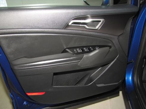 Used 2023 Kia Sportage EX FWD image 11