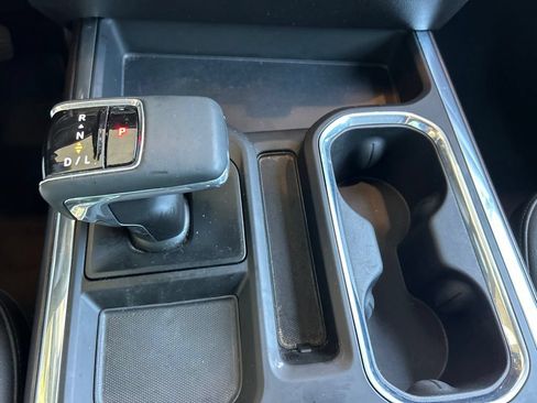 Used 2025 GMC Sierra 1500 SLT AWD/4WD image 18