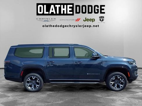 Certified 2024 Jeep Wagoneer L Series III w/ Flexible Seating Group AWD/4WD image 31