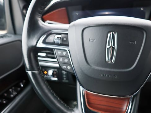 Used 2023 Lincoln Navigator Reserve image 12