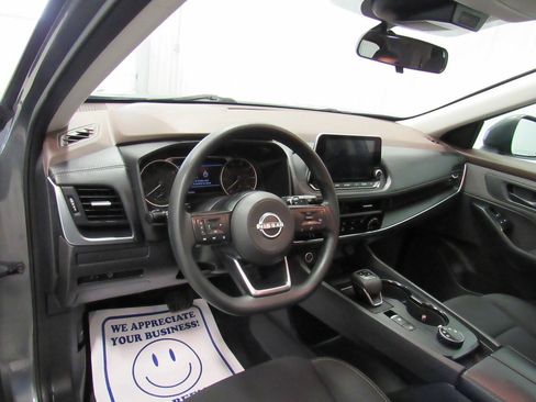 Used 2023 Nissan Rogue S AWD/4WD image 26