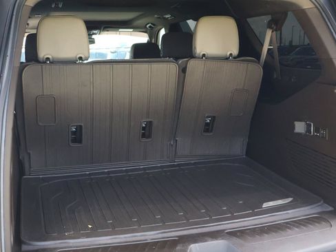 Used 2023 GMC Yukon XL SLT w/ SLT Premium Package RWD image 25