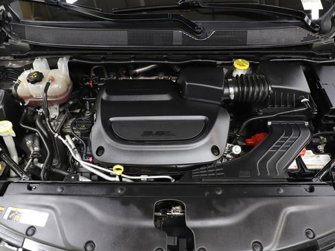 Used 2023 Chrysler Pacifica Limited FWD image 33