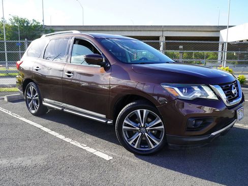 Used 2020 Nissan Pathfinder Platinum FWD image 4