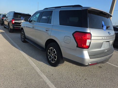 Used 2024 Ford Expedition XLT RWD image 3