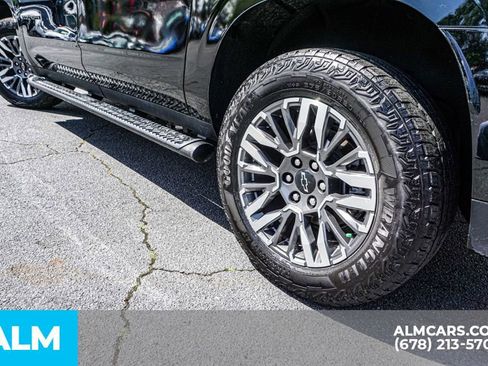 Used 2025 Chevrolet Suburban Z71 AWD/4WD image 16