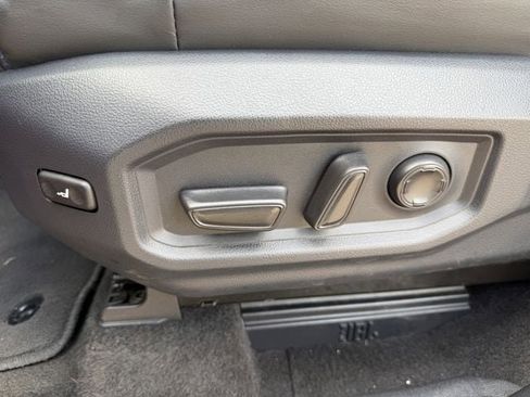 Used 2025 Toyota Tundra Platinum AWD/4WD image 29