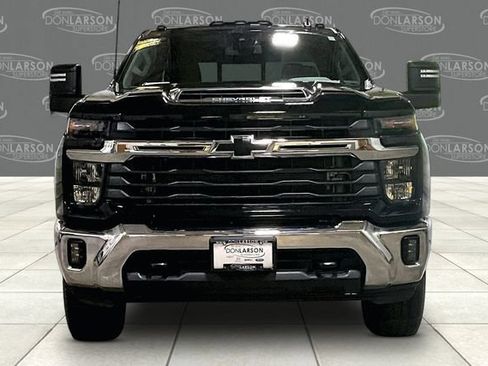 Used 2024 Chevrolet Silverado 2500 LT AWD/4WD image 2