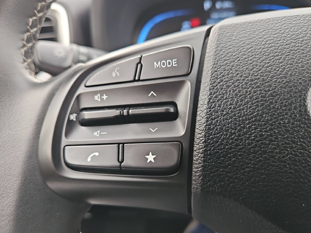 Used 2025 Hyundai Venue SEL FWD image 21