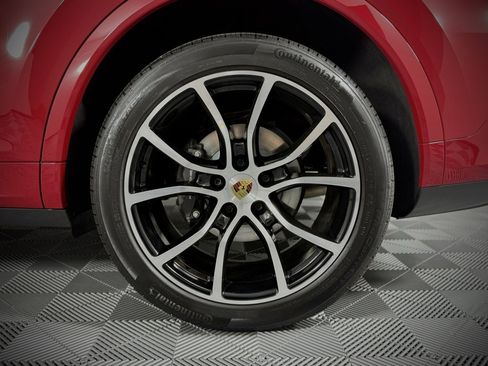 Used 2023 Porsche Cayenne Coupe image 16