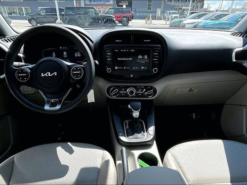 Used 2025 Kia Soul LX image 14