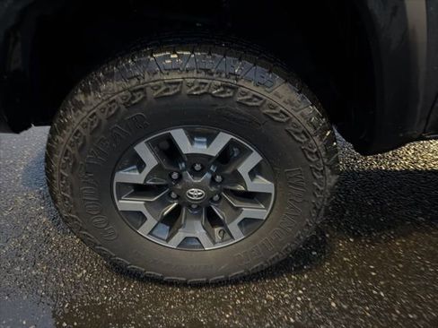 Used 2023 Toyota Tacoma TRD Off-Road w/ Technology Package image 19