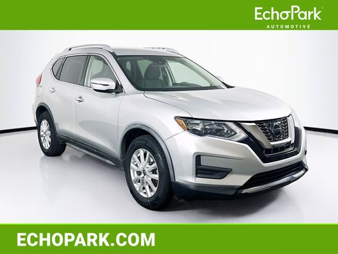Used 2019 Nissan Rogue SV image 1