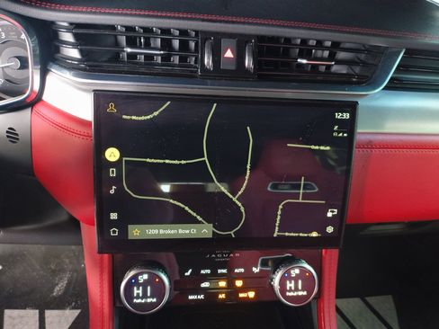 Used 2023 Jaguar F-PACE R-Dynamic S image 19