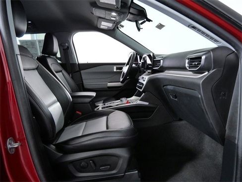 Certified 2023 Ford Explorer XLT w/ Equipment Group 202A image 10