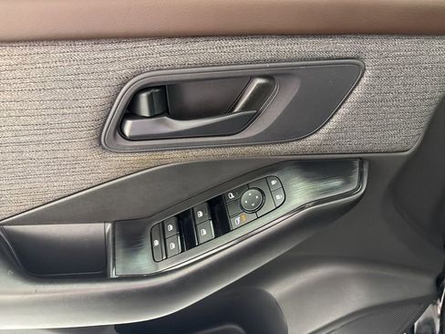 Used 2023 Nissan Rogue S image 15