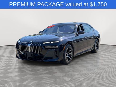 Used 2024 BMW 740i xDrive AWD/4WD image 2