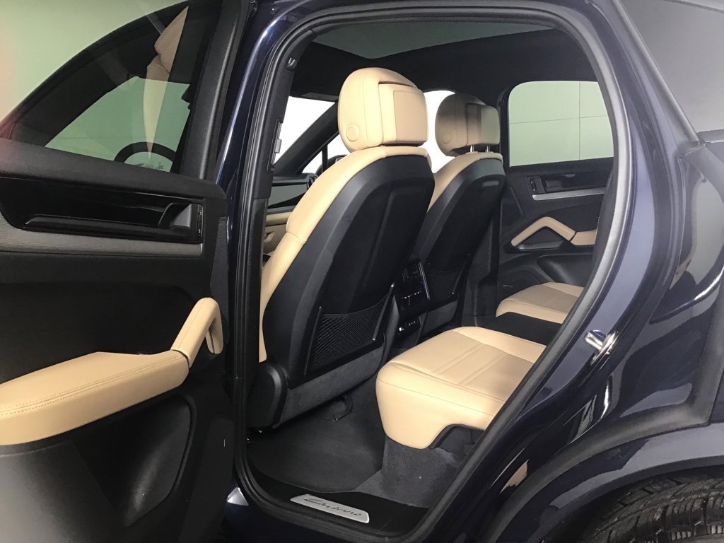 Certified 2026 Porsche Cayenne Coupe AWD/4WD image 25