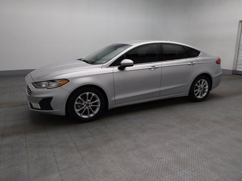Used 2019 Ford Fusion SE FWD image 2