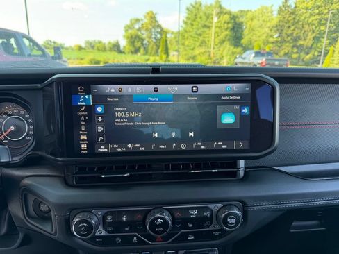 Used 2024 Jeep Wrangler Unlimited Rubicon w/ Technology Group AWD/4WD image 12
