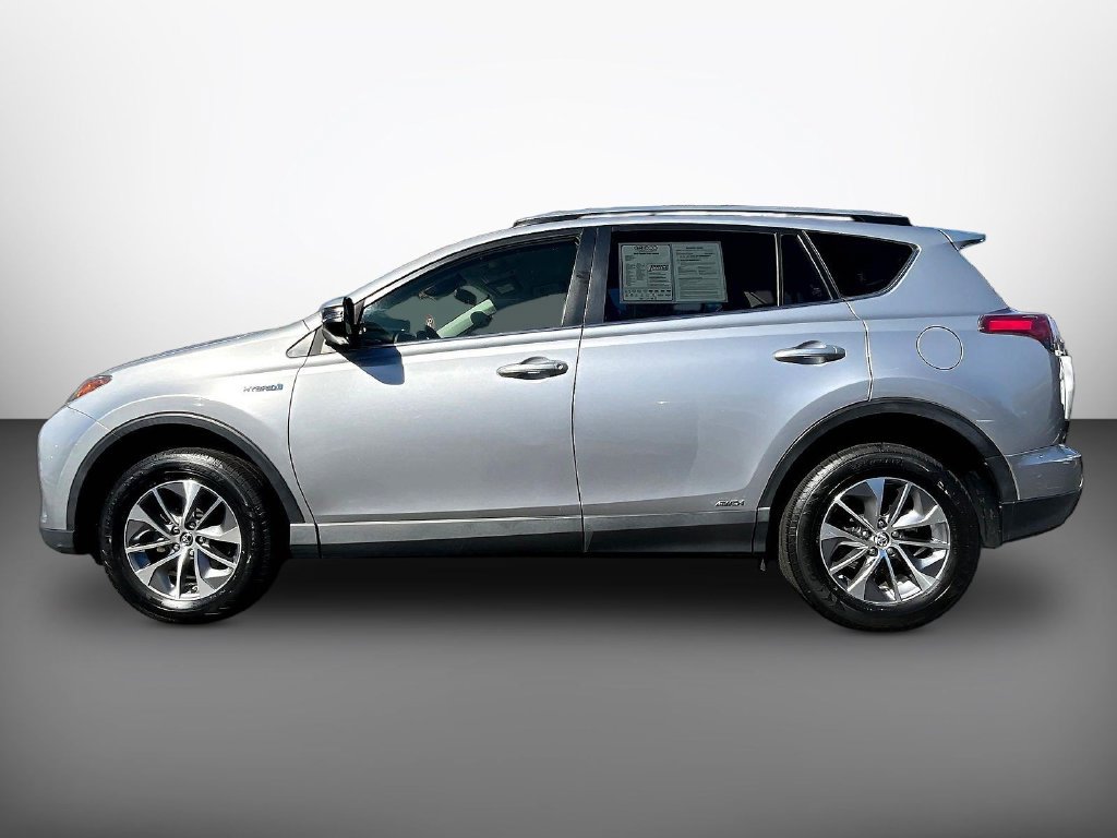 Used 2018 Toyota RAV4 LE AWD/4WD image 3